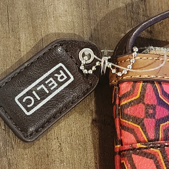 Relic Vibrant Geometric Floral Pattern Vegan Leather Crossbody Bag - Picture 5 of 9